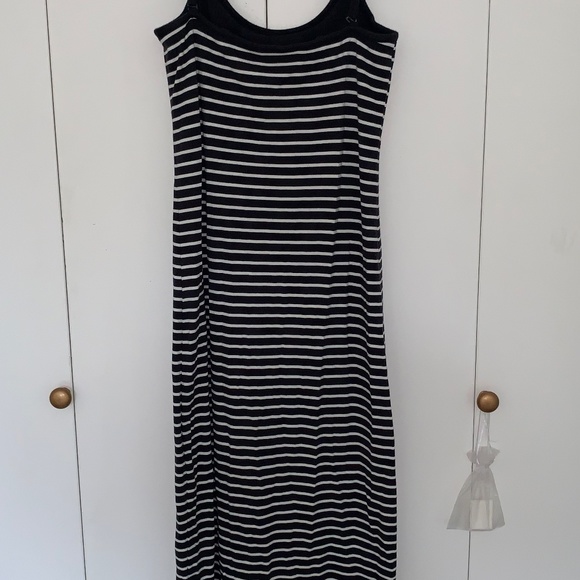 Striped good quality maxi dress - Picture 2 of 5